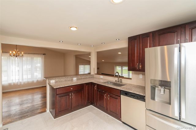 5 Laurie Lane, Newburgh, NY 12550