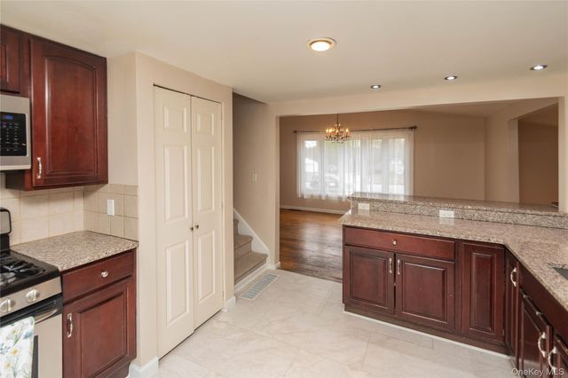 5 Laurie Lane, Newburgh, NY 12550