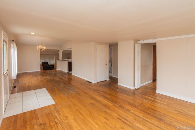 5 Laurie Lane, Newburgh, NY 12550