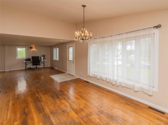 5 Laurie Lane, Newburgh, NY 12550