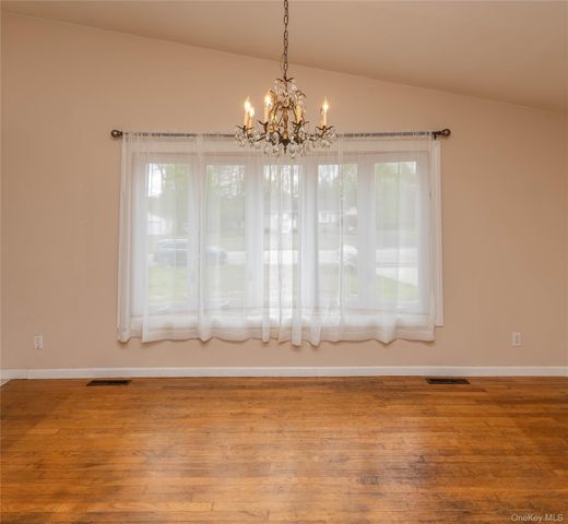 5 Laurie Lane, Newburgh, NY 12550