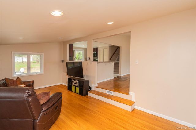 5 Laurie Lane, Newburgh, NY 12550