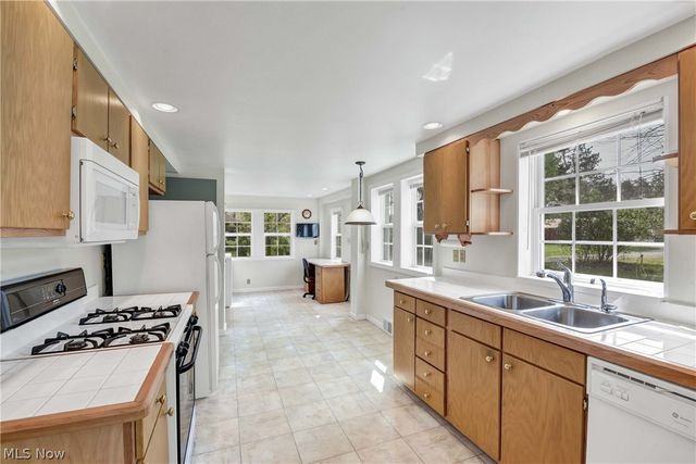 33015 Detroit Road, Avon, OH 44011
