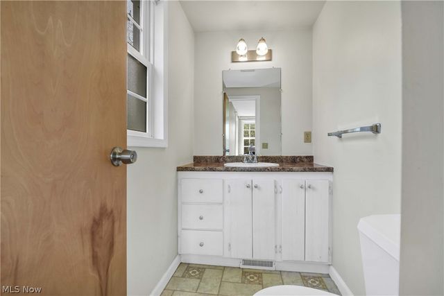 33015 Detroit Road, Avon, OH 44011