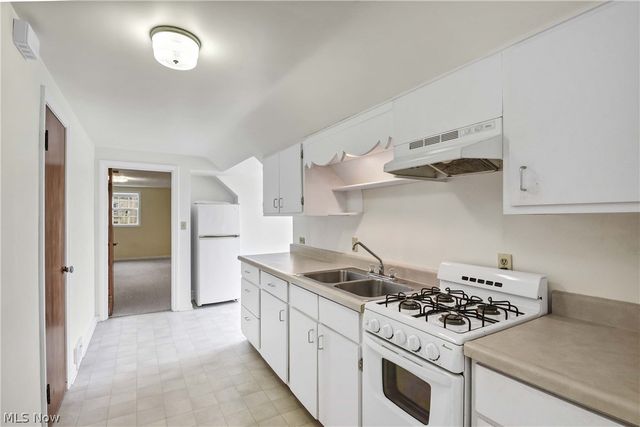 33015 Detroit Road, Avon, OH 44011