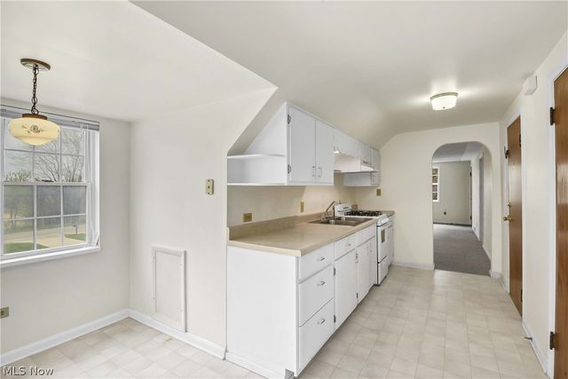 33015 Detroit Road, Avon, OH 44011