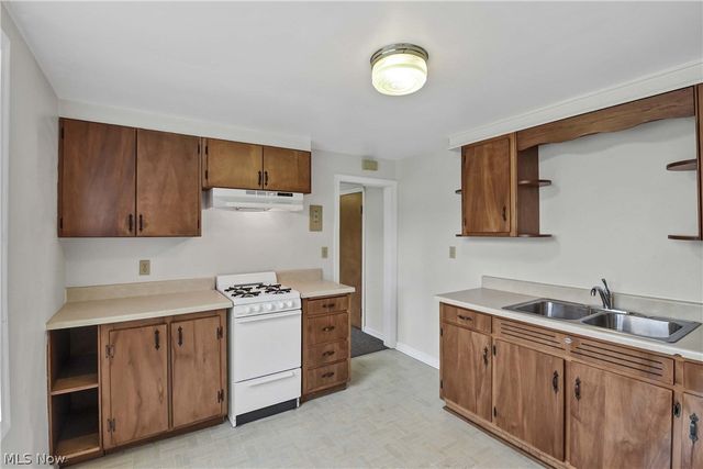 33015 Detroit Road, Avon, OH 44011
