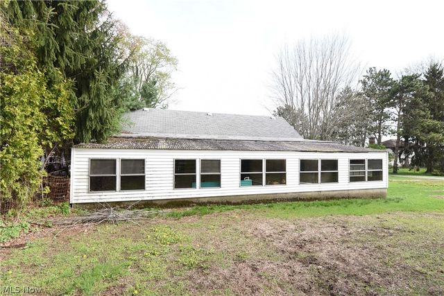 33015 Detroit Road, Avon, OH 44011