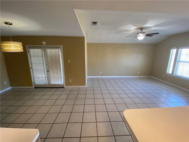15410 Cruiser St B, Corpus Christi, TX 78418