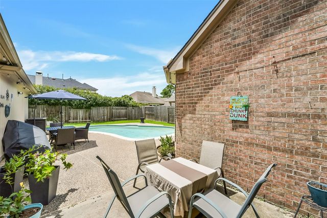 406 Ashberry Court, League City, TX 77573