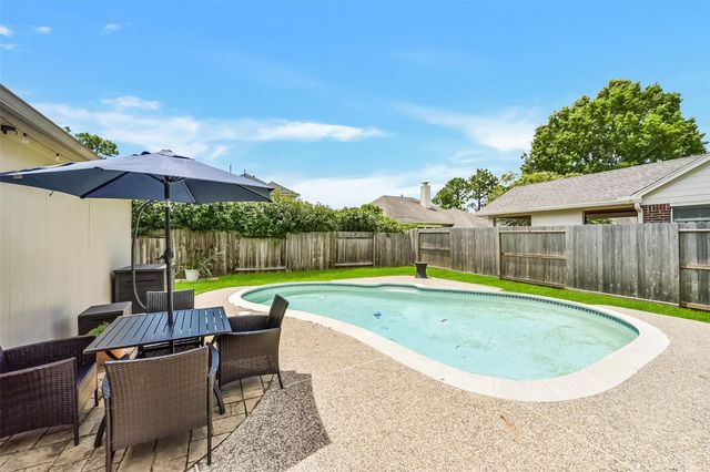 406 Ashberry Court, League City, TX 77573