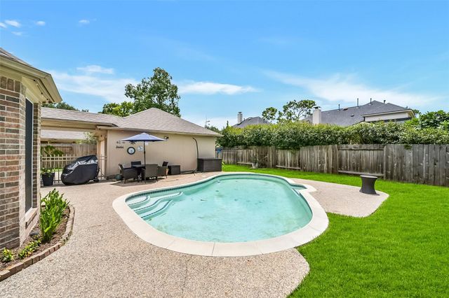406 Ashberry Court, League City, TX 77573