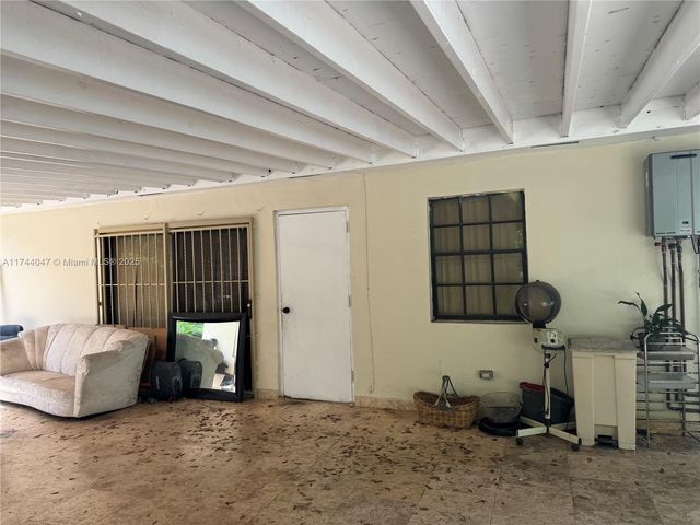 655 NE 135th St, North Miami, FL 33161