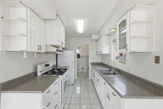 15627 E Prairie Avenue, Lawndale, CA 90260