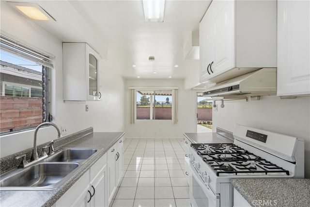 15627 E Prairie Avenue, Lawndale, CA 90260