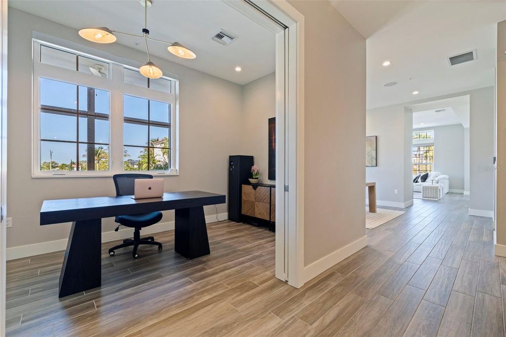 Image 11 of property listing at 91 DAVIS BOULEVARD 201, Tampa, FL 33606