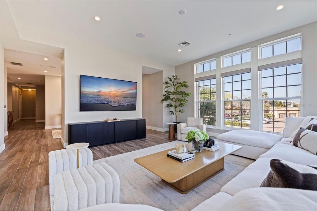 Image 16 of property listing at 91 DAVIS BOULEVARD 201, Tampa, FL 33606