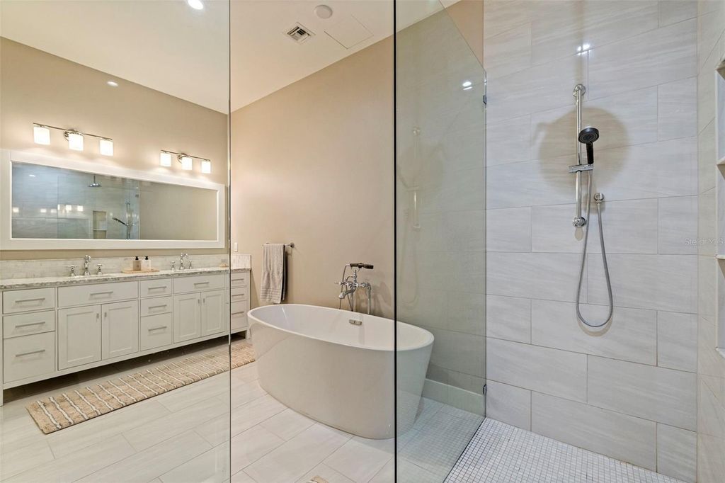 Image 21 of property listing at 91 DAVIS BOULEVARD 201, Tampa, FL 33606