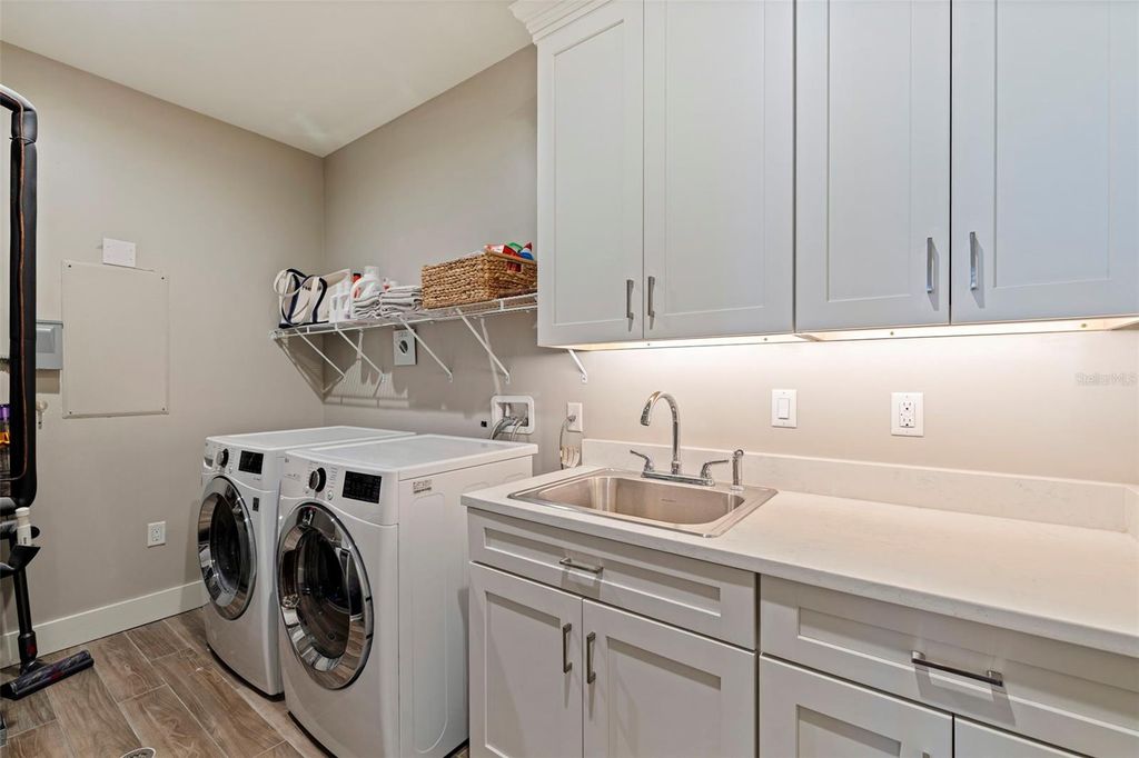 Image 25 of property listing at 91 DAVIS BOULEVARD 201, Tampa, FL 33606