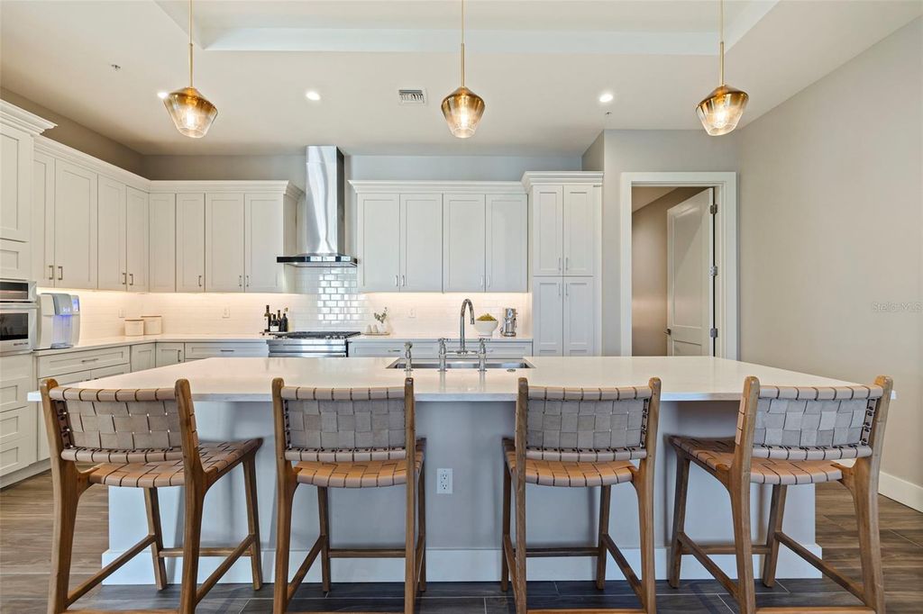 Image 7 of property listing at 91 DAVIS BOULEVARD 201, Tampa, FL 33606