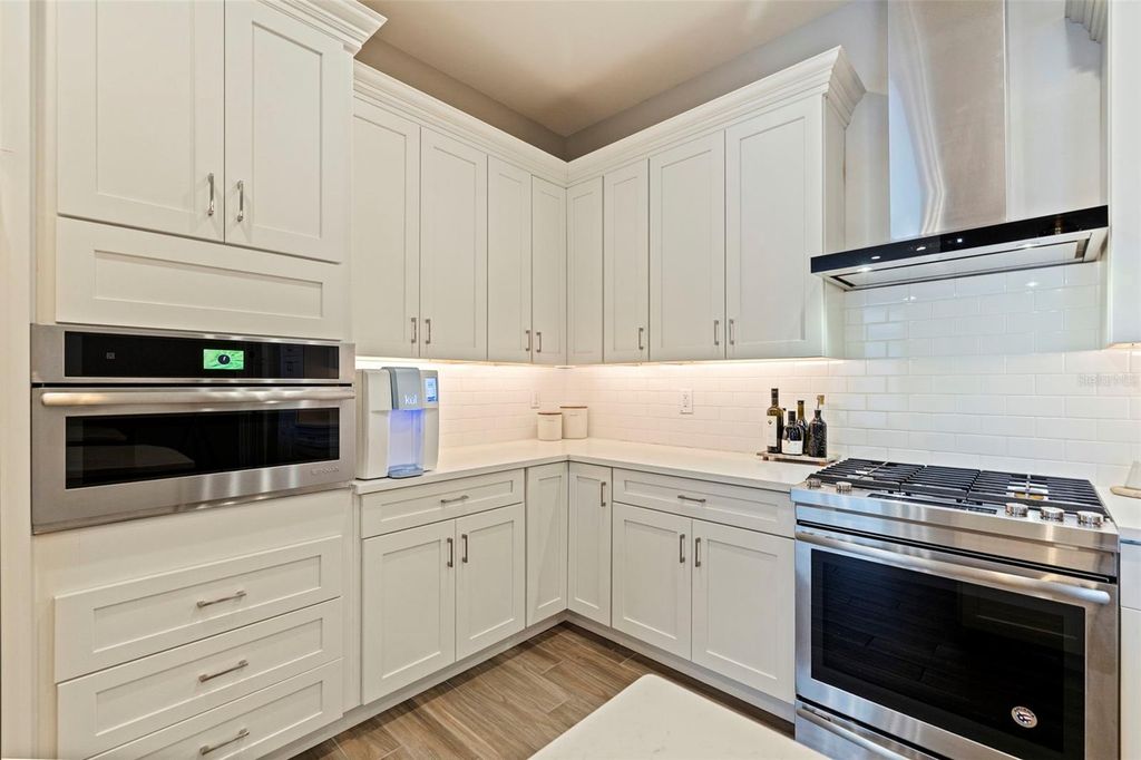 Image 9 of property listing at 91 DAVIS BOULEVARD 201, Tampa, FL 33606