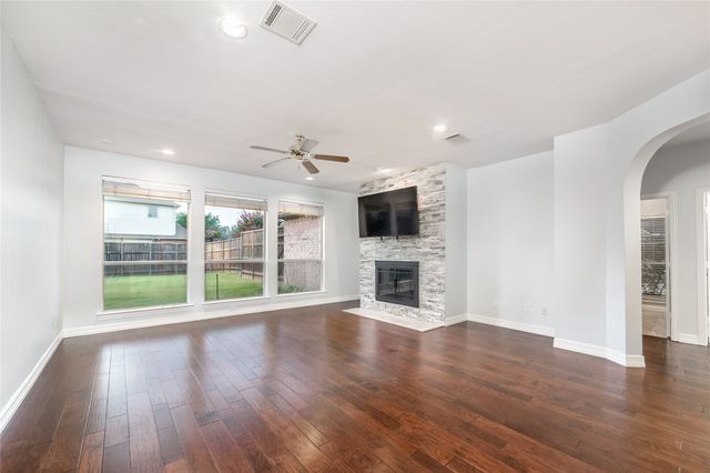 5801 Yeary Road, Plano, TX 75093