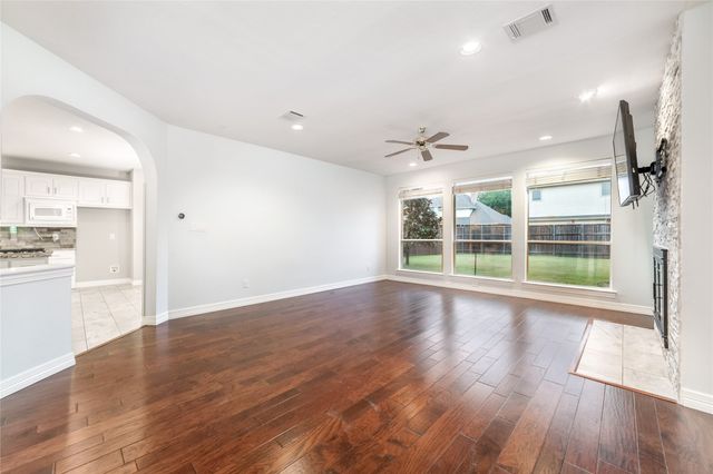 5801 Yeary Road, Plano, TX 75093