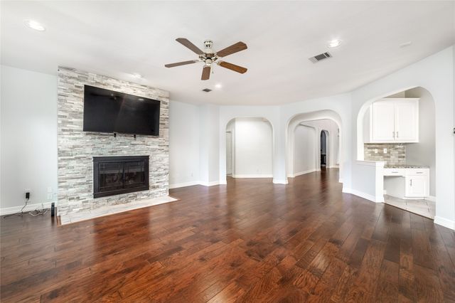5801 Yeary Road, Plano, TX 75093