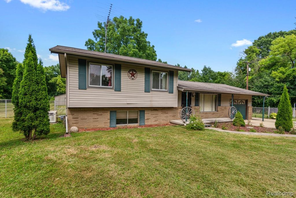 3499 E Carpenter Road, Genesee Charter Township, MI 48506