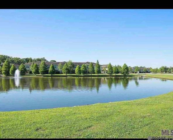 8116 Village Lake Ave, Baton Rouge, LA 70820