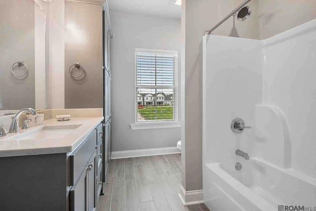 8116 Village Lake Ave, Baton Rouge, LA 70820