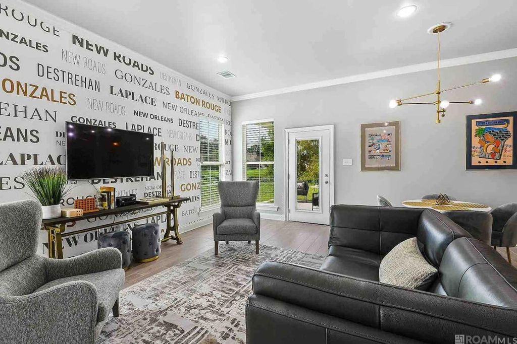 8116 Village Lake Ave, Baton Rouge, LA 70820