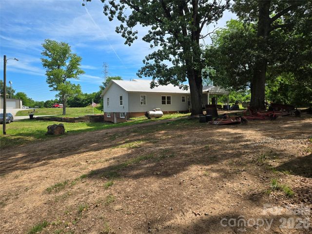 1127 N Mountain Street, Blacksburg, SC 29702