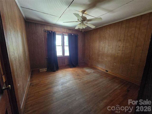 1127 N Mountain Street, Blacksburg, SC 29702