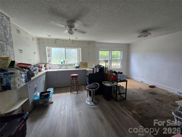 1127 N Mountain Street, Blacksburg, SC 29702