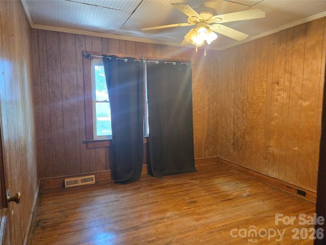 1127 N Mountain Street, Blacksburg, SC 29702