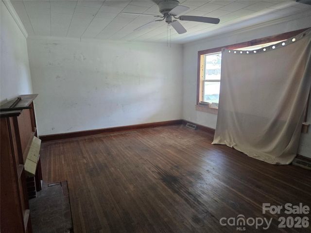 1127 N Mountain Street, Blacksburg, SC 29702
