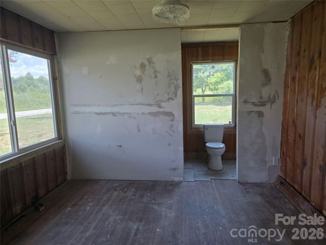 1127 N Mountain Street, Blacksburg, SC 29702
