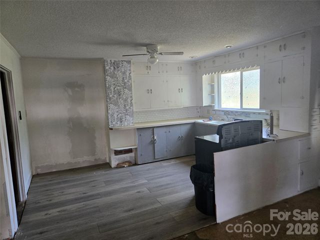 1127 N Mountain Street, Blacksburg, SC 29702