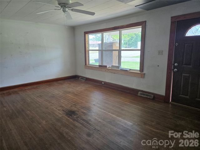 1127 N Mountain Street, Blacksburg, SC 29702
