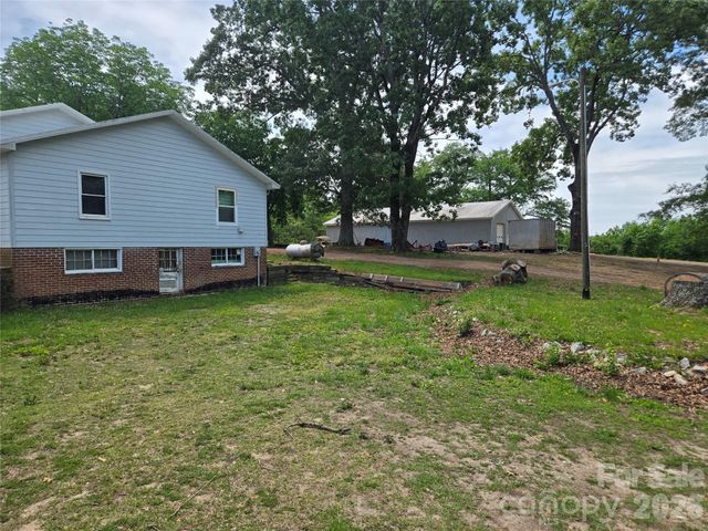 1127 N Mountain Street, Blacksburg, SC 29702