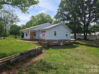 1127 N Mountain Street, Blacksburg, SC 29702
