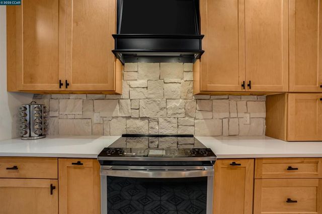 17 Hanns Ave, Vallejo, CA 94590