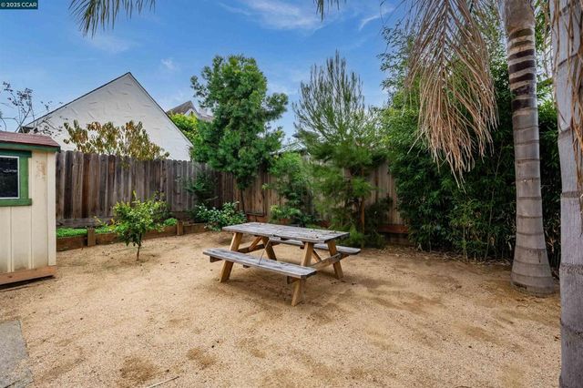 17 Hanns Ave, Vallejo, CA 94590