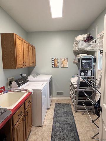 9782 Fellows Creek Drive, Plymouth, MI 48170