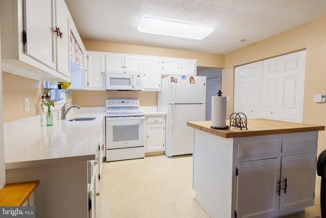250 LEXINGTON DR, Little Egg Harbor Twp, NJ 08087