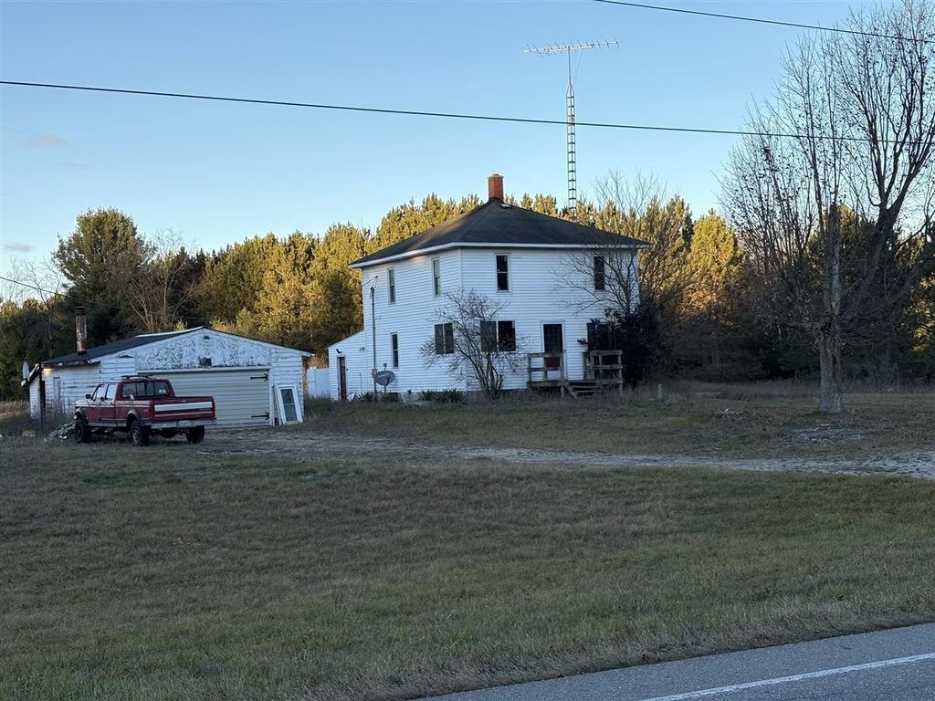 1328 W Sugar Grove Road, Scottville, MI 49454