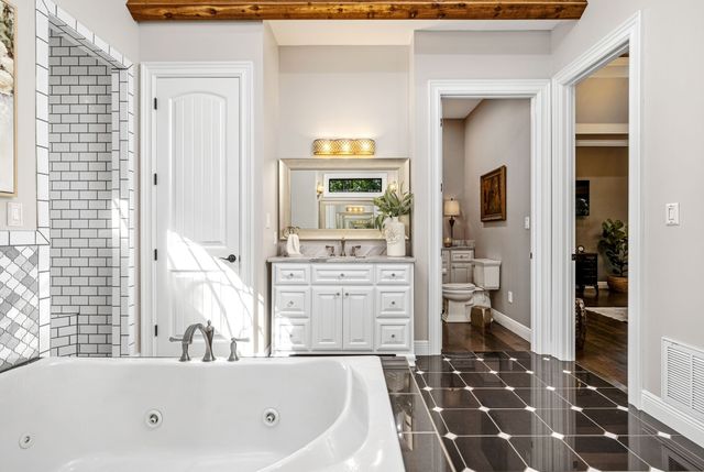 74 Pine Lake Rd, Summertown, TN 38483