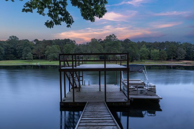 74 Pine Lake Rd, Summertown, TN 38483