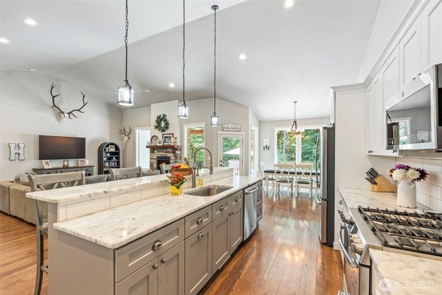 2425 106th Lane SE, Olympia, WA 98501